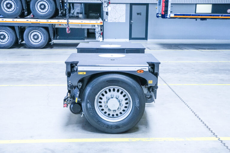 Within the CombiMAX modular range, such a joker-axle module can be included within a combination.