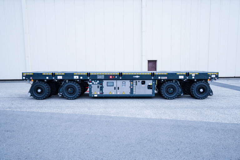 Self-propelled modular transporters type Eco1000 are available with 2,4 or 6 axles.