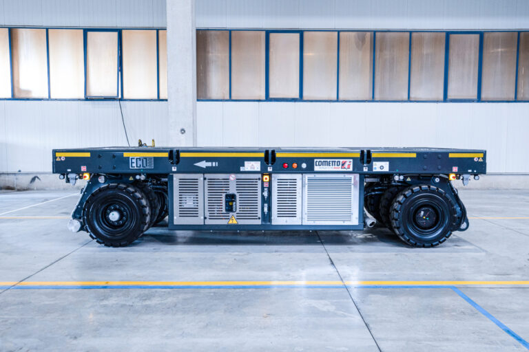 The Eco1000 range by Cometto is characterized by its power pack unit under the loading platform.