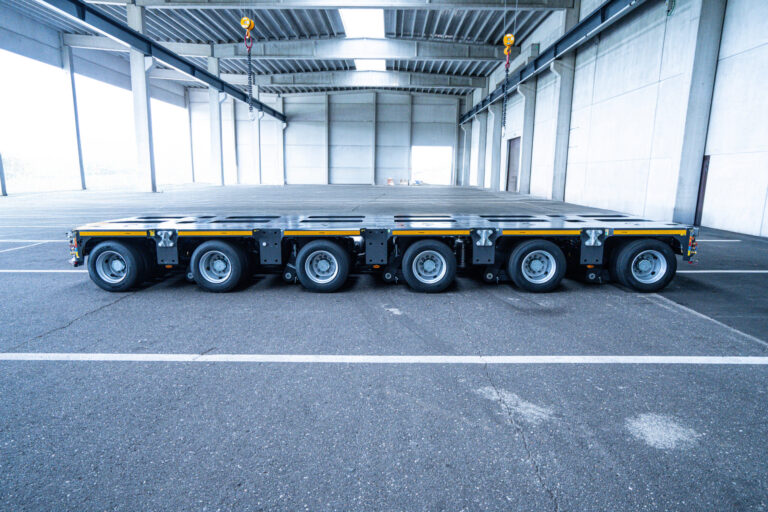 These combinable transport modules by Faymonville are designed to handle both off-road and on-road tasks.