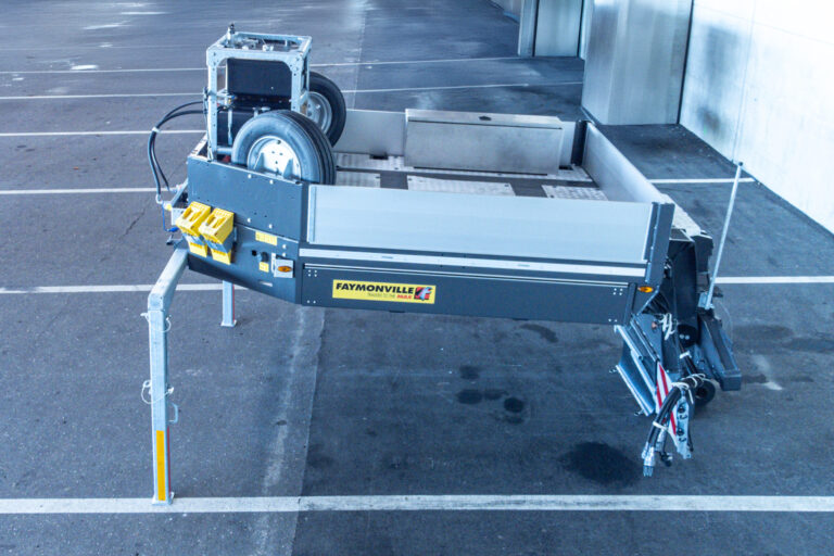 The gooseneck can be part of a modular trailer combination for heavy jobs.
