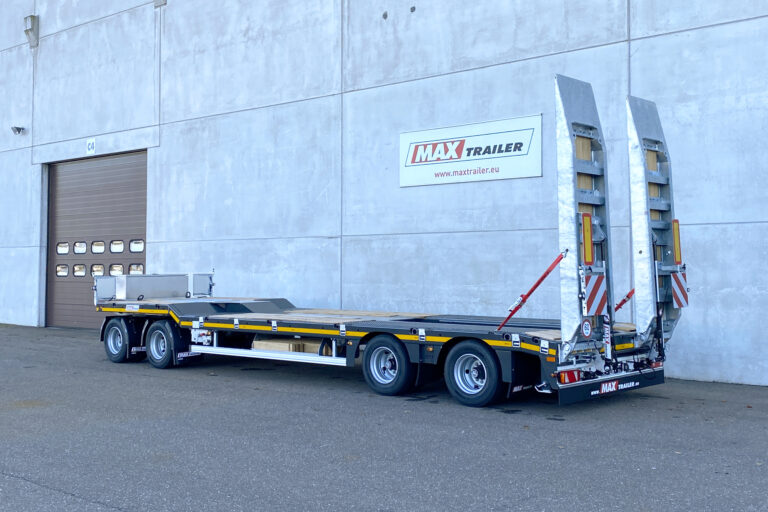 Drawbar and turntable trailers from MAX Trailer are ideal for missions in the construction business.