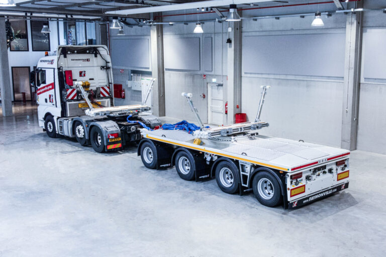 The self-steering trailer FlexMAX stands out for its innovative adjustable steering system.