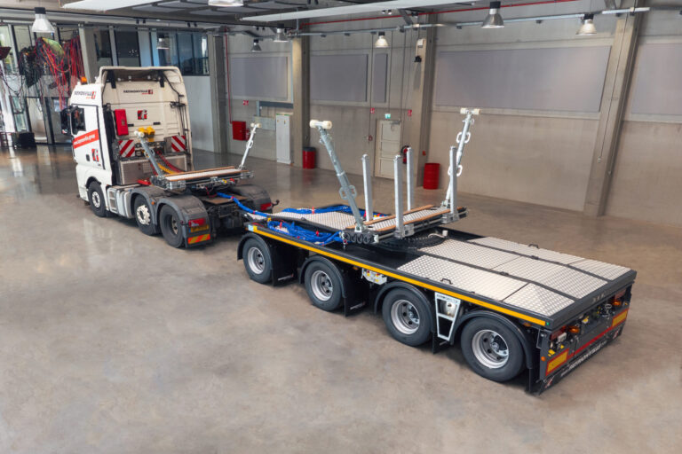 FlexMAX dolly trailers carry heavy and bulky loads like concrete beams, steel elements, and long timber.