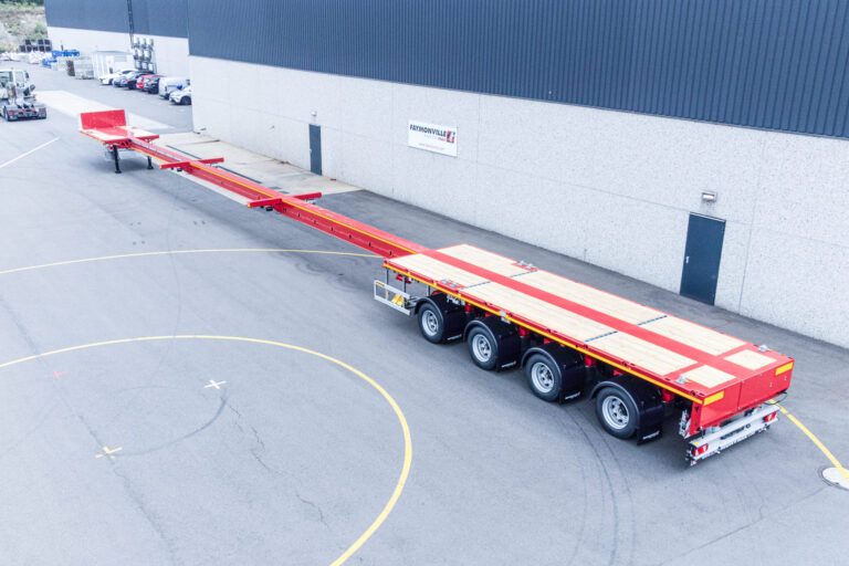 The TeleMAX flatbed is ideal to load long and bulky freights