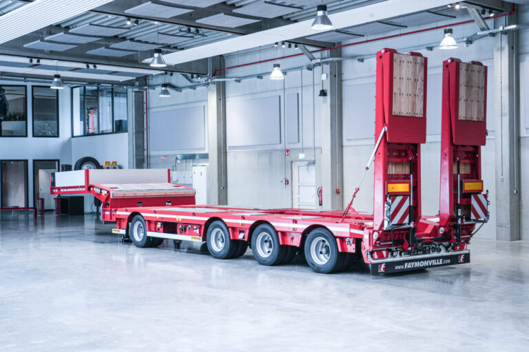 A semi low loader from Faymonville with excavator trough and double ramps