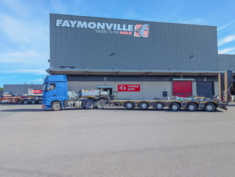 A brand-new 6-axle semi low loader MultiMAX PA-X was readily available and offered Hannemann the perfect solution for its heavy haulage missions.
