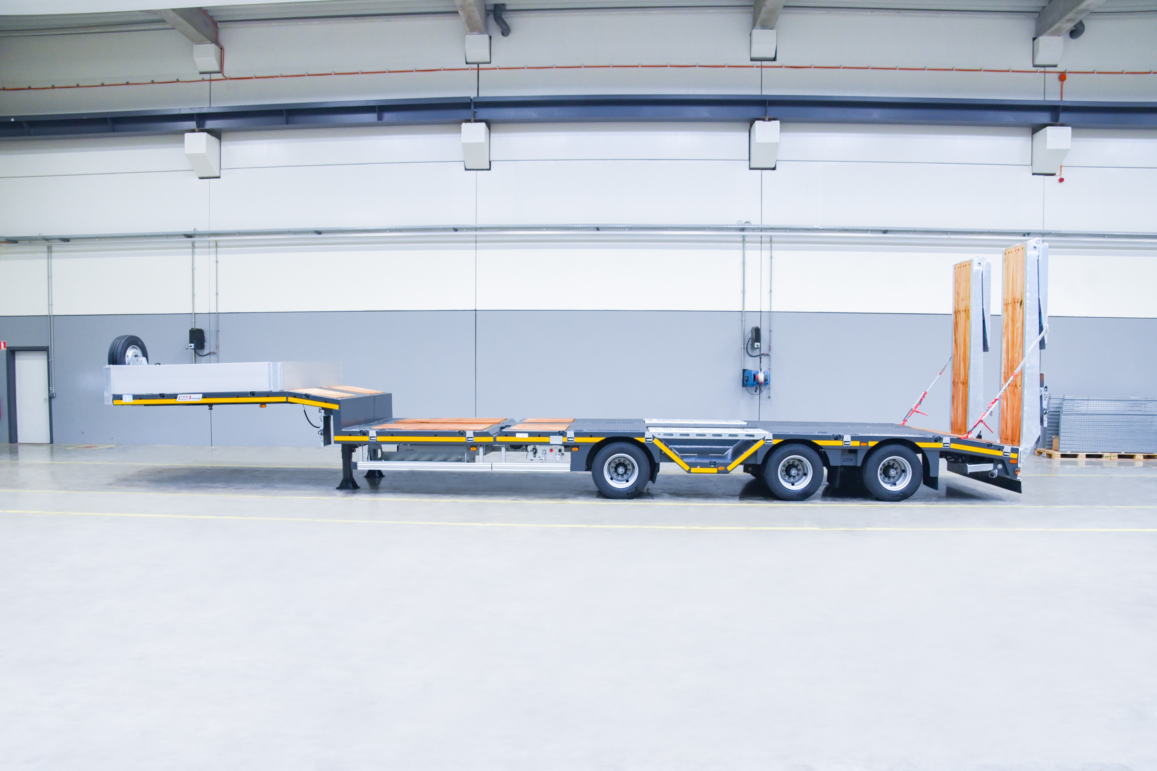 Low loader MAX Trailer MAX100 Vehicle for sale