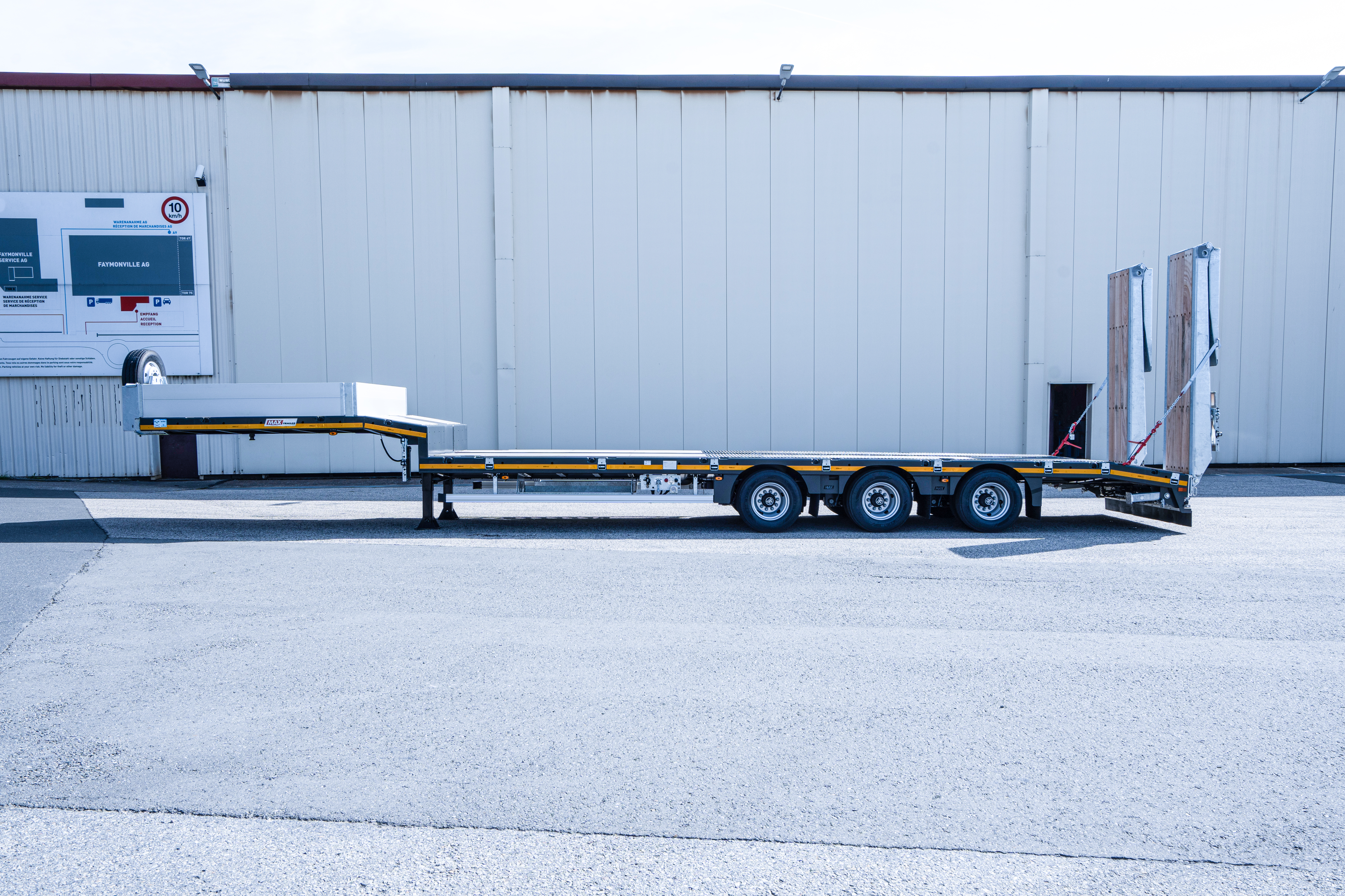 Low loader MAX Trailer MAX100 Vehicle for sale