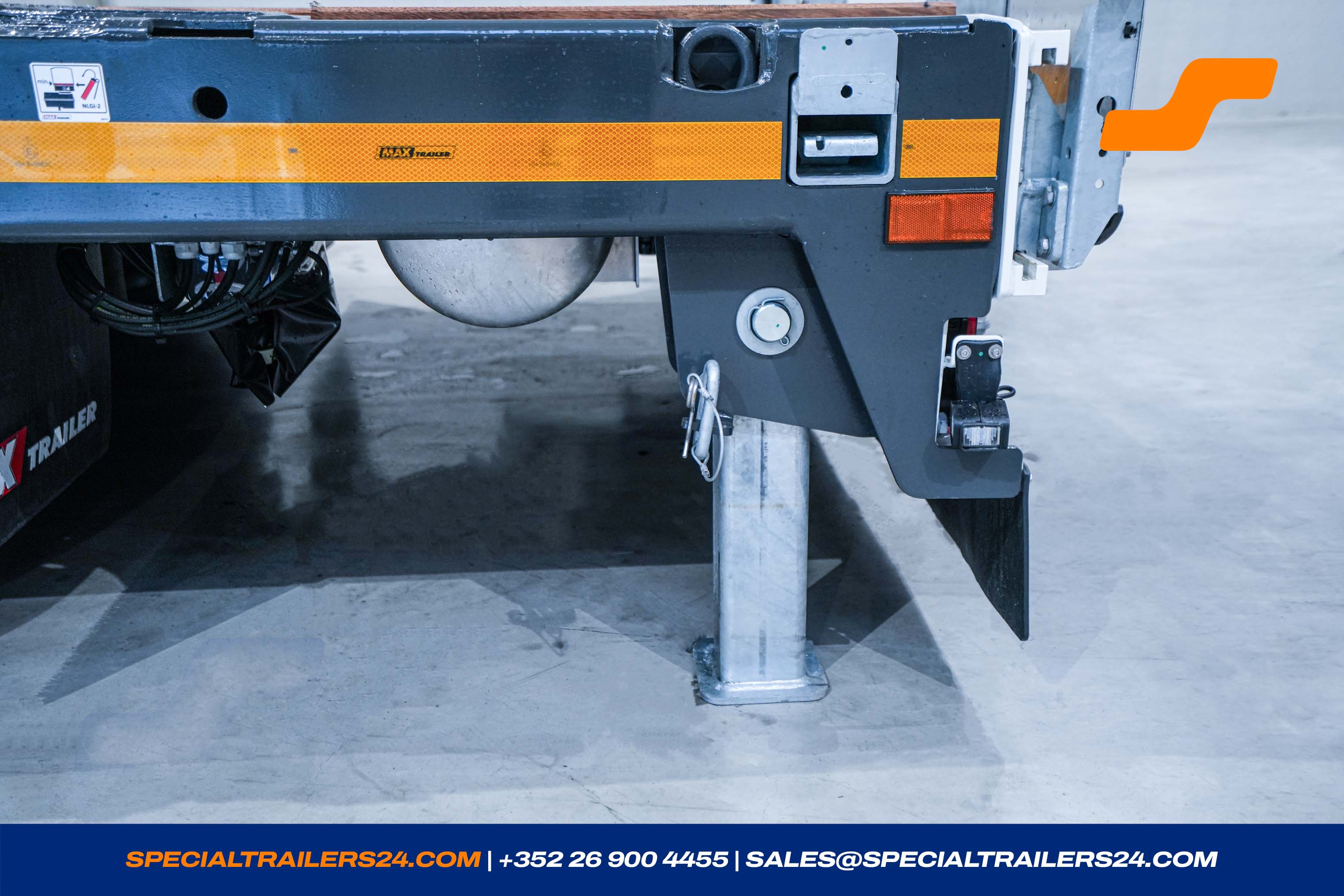 Low loader MAX Trailer MAX110 Vehicle for sale