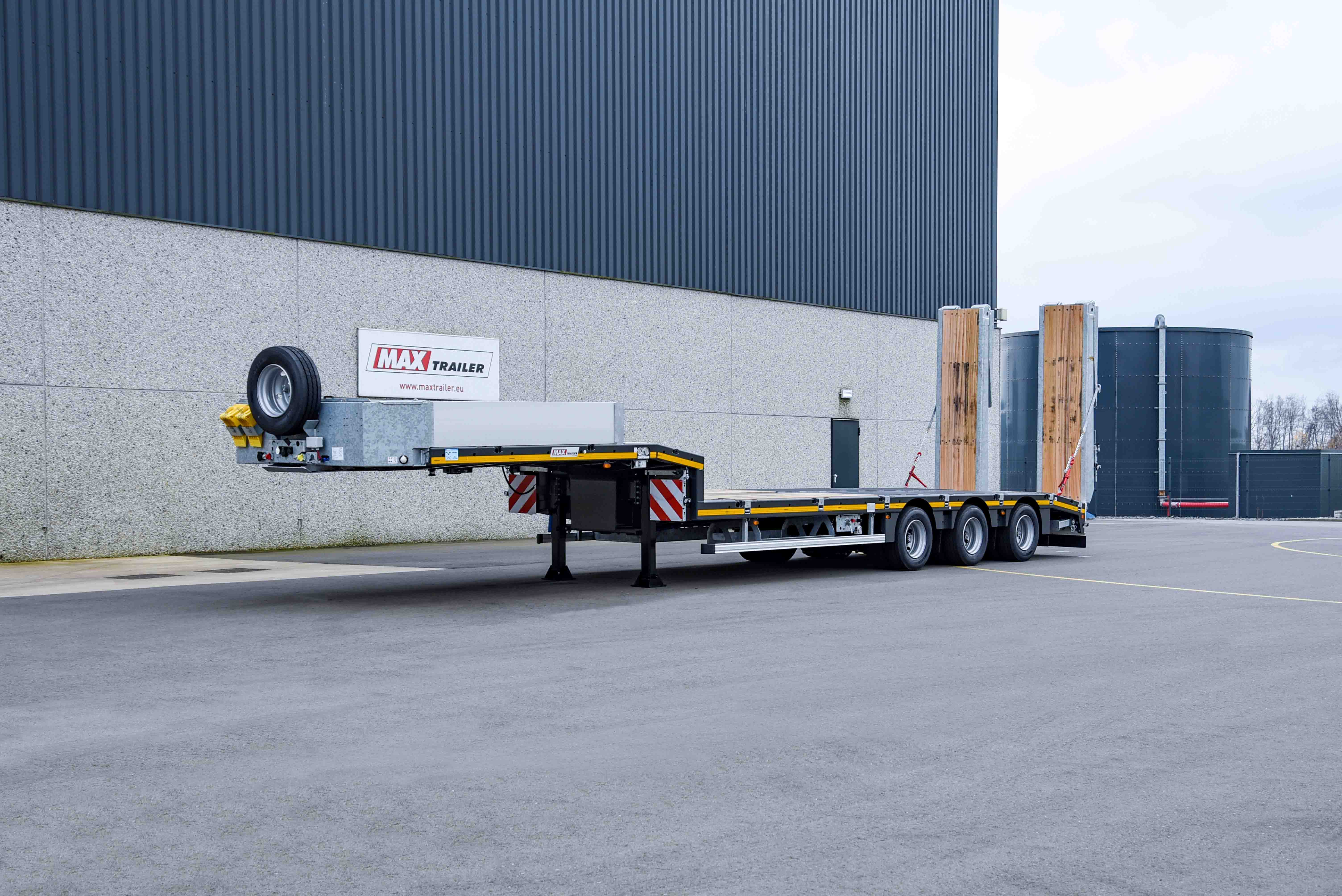 Low loader MAX Trailer MAX110 Vehicle for sale
