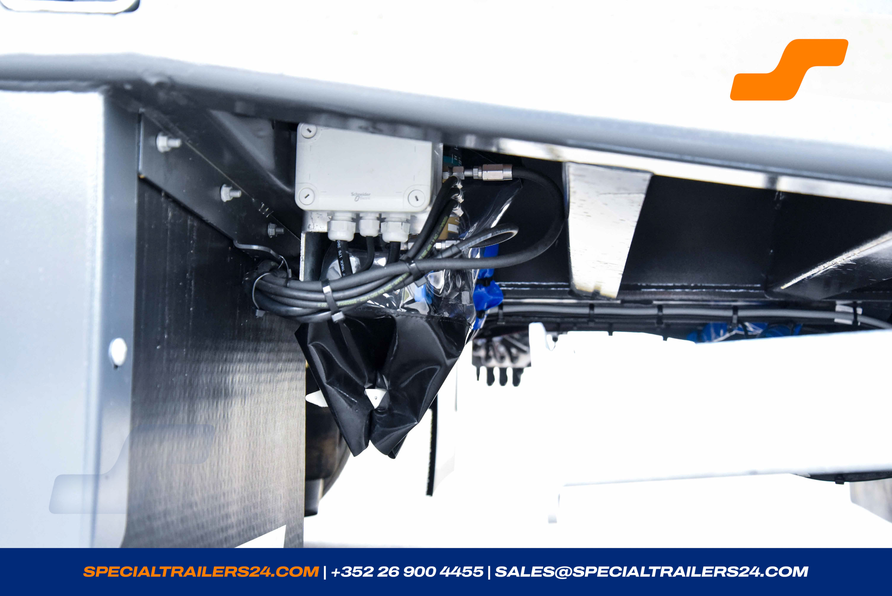 Low loader MAX Trailer MAX110 Vehicle for sale